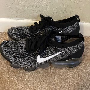 Women’s Nike Air Vapormaxes Size 9